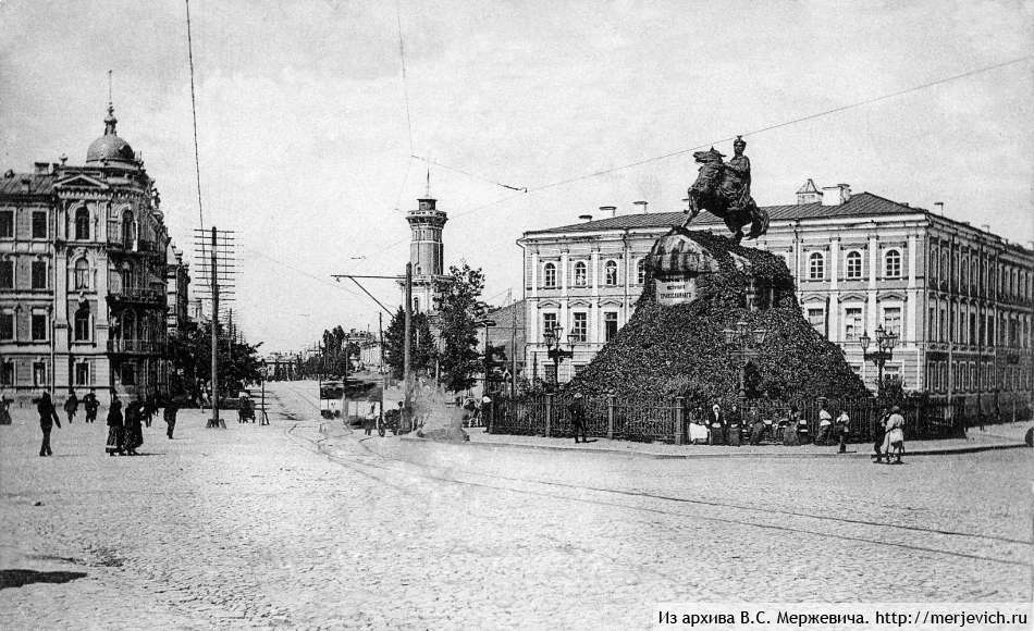 Владимирская улица. Памятник Богдану Хмельницкому